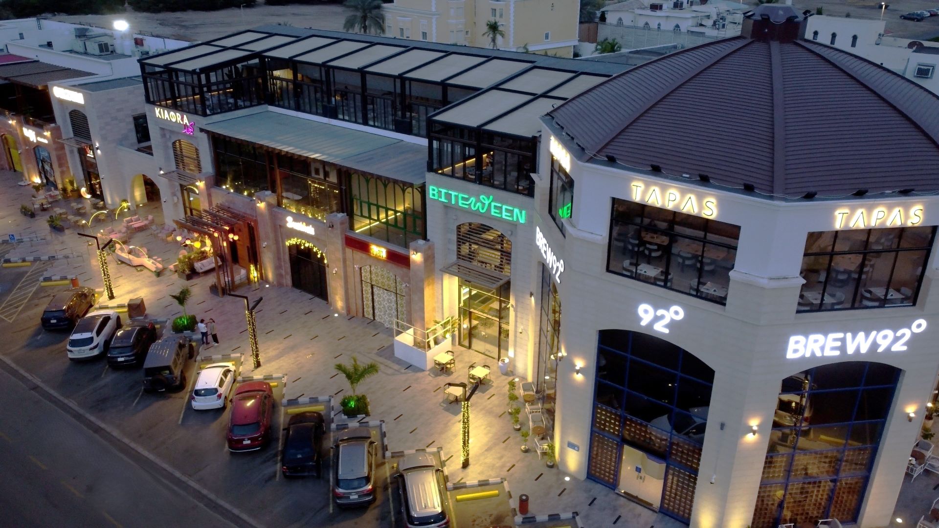 بابليون بلازا هو مجمع تجاري عصري